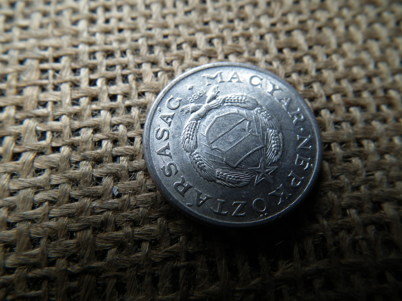1 forint 1988 , verdehibás , sugaras !  Csillag sugarai nem érik el a búzakalászt