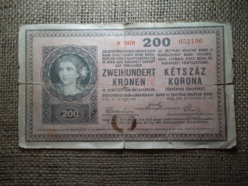 200 korona 1918 , hullámos hátlap 
