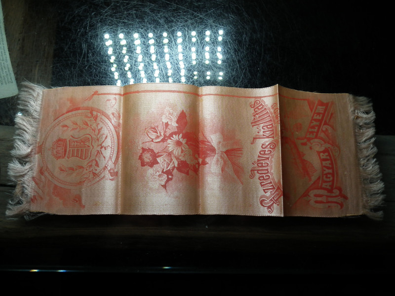 Ezredéves kiállítás magyar selyem 1896 , könyvjelző 