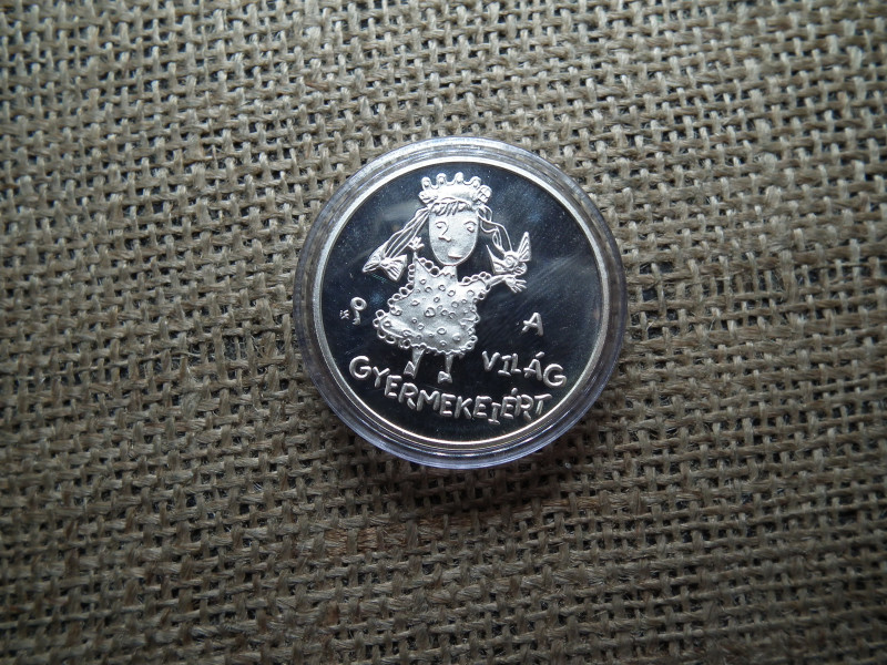 A VILÁG GYERMEKEIÉRT 2000 FORINT 1998 EZÜST PP