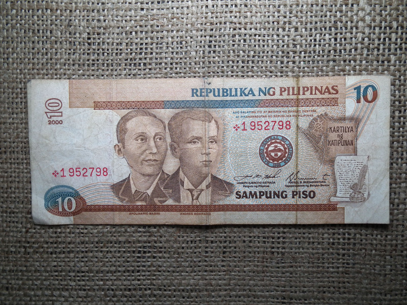 Fülöp szigetek 10 piso 2000 , ritka csillagos , A2