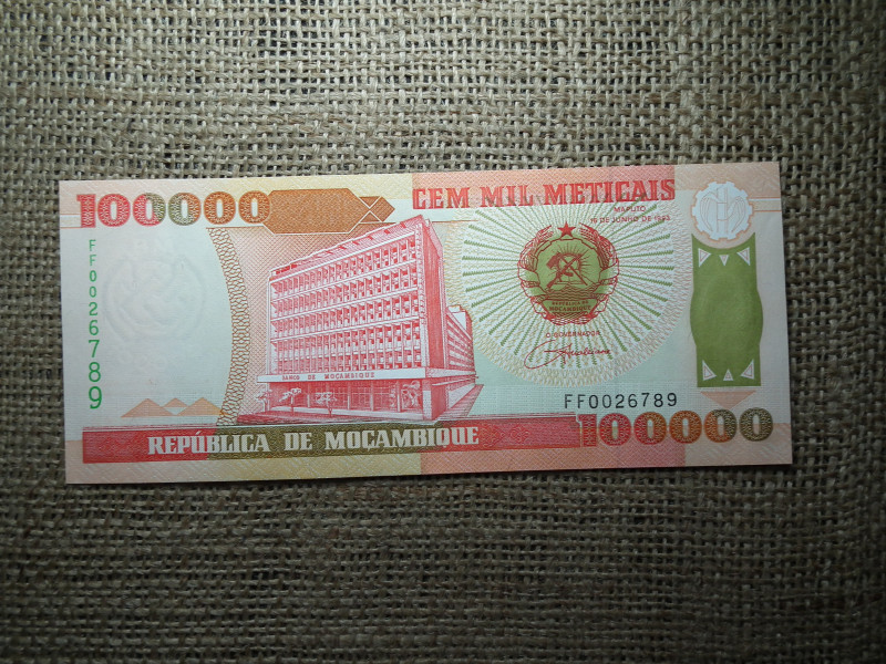 Mozambik 100000 meticais 1993 UNC , A2