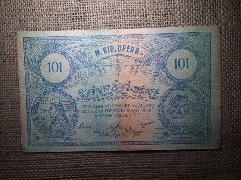 Magyar Királyi Opera Szinházi Pénz , ezen szinházi pénzért az állami szinházak főpénztára egy meleg kézfogással fizet 101