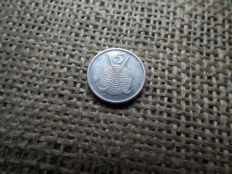 Man szigetek 5 penny 1995 , pence  - II. Erzsébet golflabda és ütők