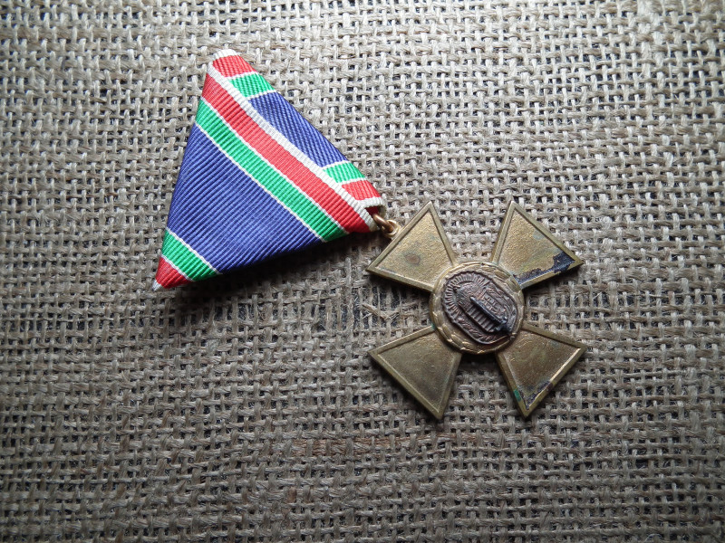 Vitézi Rend bronz Érdemkereszt , zománcozott, fém kitüntetés mellszalagon 