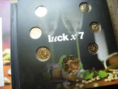 All the Luck in the World Érme, aranyozott, dísztokos szett