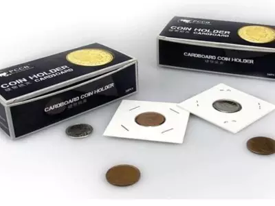 Tűzőkapcsos érmetartó karton 17,5 mm-es átlátszó ablakkal 50x50 mm-es alapon ár/ doboz ( 50 db )