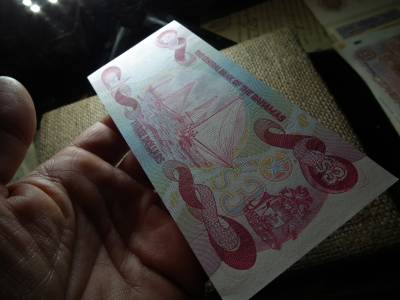 Bahamák , 3 dollár 1974 , 1984 !  dollars , unc bankjegy 