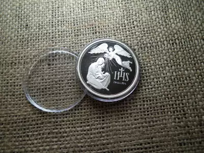 IHS naptárérem  , jelzett 925/1000 ezüst ( 1 uncia szín ) 