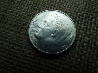 Csehszlovákia , ezüst 100 korona 1978 ,  korun  , Julius Fučík