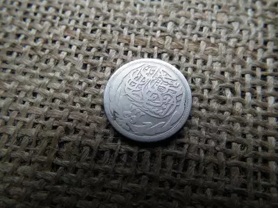 Egyiptom , ezüst  2 Qirsh / Piastres 1917  - Hussein Kamel
