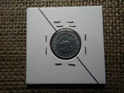 10 fillér 1986 , verdehibás , elfordult , ritka 