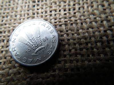 20 fillér 1988  , verdehibás , 2x kicsípett lapka 