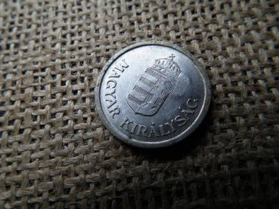 1 pengő 1942 , sarló kalapács beütéssel , ellen-jeggyel 