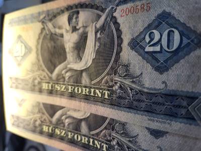 20 forint 1969 , 2 db sorszámkövető , hajtatlan , ívből lett kivágva  , 001 sorozat , alacsony 