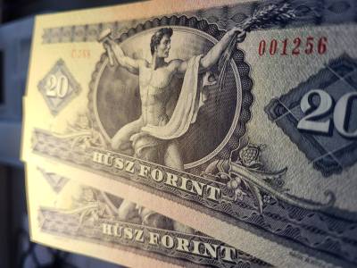 20 forint 1975 , 2 db sorszámközeli , hajtatlan pár , alacsonyabb sorszám 