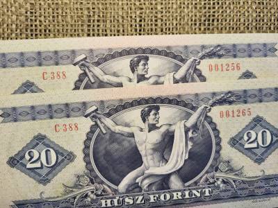 20 forint 1975 , 2 db sorszámközeli , hajtatlan pár , alacsonyabb sorszám 