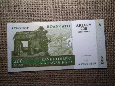 Madagaszkár 200 ariary 2004 UNC , B1