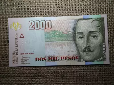 Kolumbia 2000 pesos 2010 UNC , B1