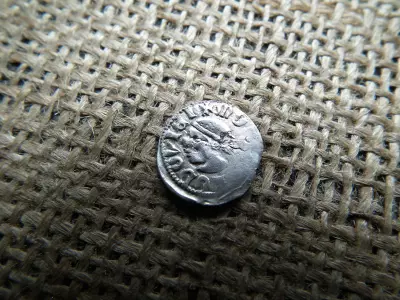 I. Nagy Lajos szerecsenfejes denár . ezüst dénár 