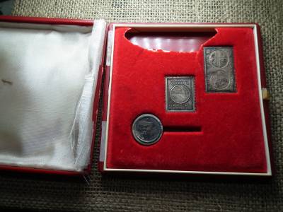 SZOVJET - MAGYAR ŰRREPÜLÉS PLAKETT és JELVÉNY 1980 EZÜST , Interkozmosz , doboz sérült ! Bélyegérem , kitűző 