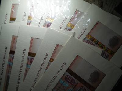 2000 forint 2000 MILLENNIUM emlékbankjegy - bontatlan díszcsomagolásban , ár / db , több darab esetén sorszámkövető ! 2000 forint 2000 MILLENNIUM emlékbankjegy - bontatlan díszcsomagolásban , ár / db , több darab esetén sorszámkövető !
