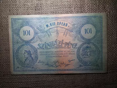 Magyar Királyi Opera Szinházi Pénz , ezen szinházi pénzért az állami szinházak főpénztára egy meleg kézfogással fizet 101 