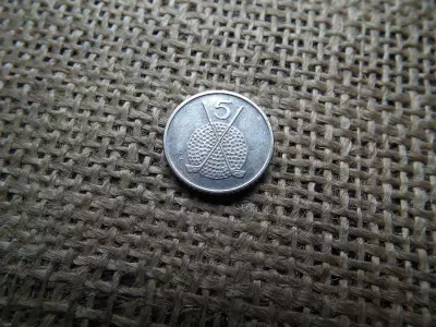 Man szigetek 5 penny 1995 , pence  - II. Erzsébet golflabda és ütők